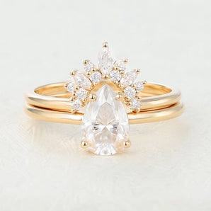 Summer-1.33 Carats Pear Moissanite Solitaire Bridal Ring Set