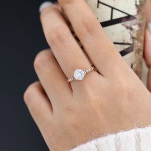 Kelsey-0.88 Carats Round Moissanite vintage Engagement Ring